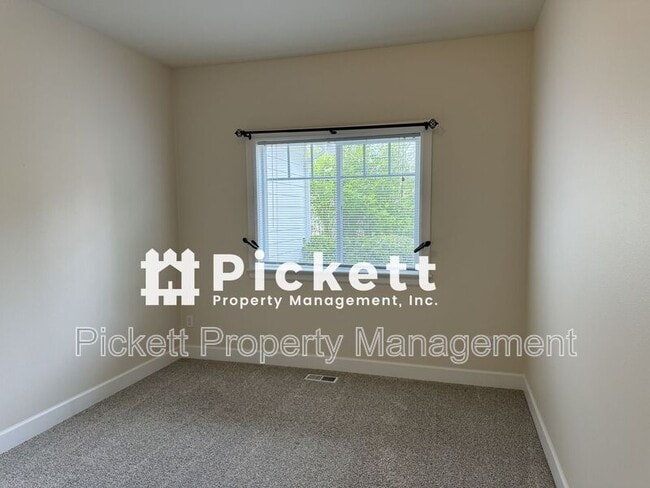 Building Photo - 1627 Lucero Pl E