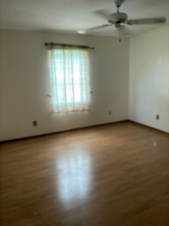 Building Photo - Kissimmee home with a lake view
