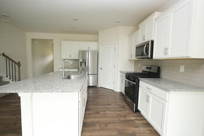 Building Photo - Beautiful  5 Beds 2 Baths Home in Gastonia...
