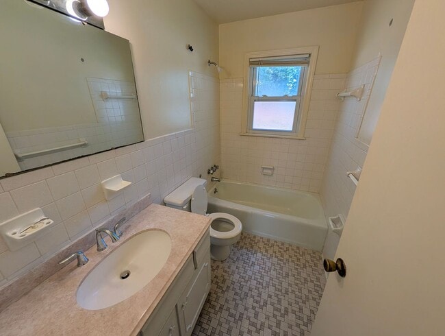 Building Photo - 3442 Heatherfield Dr