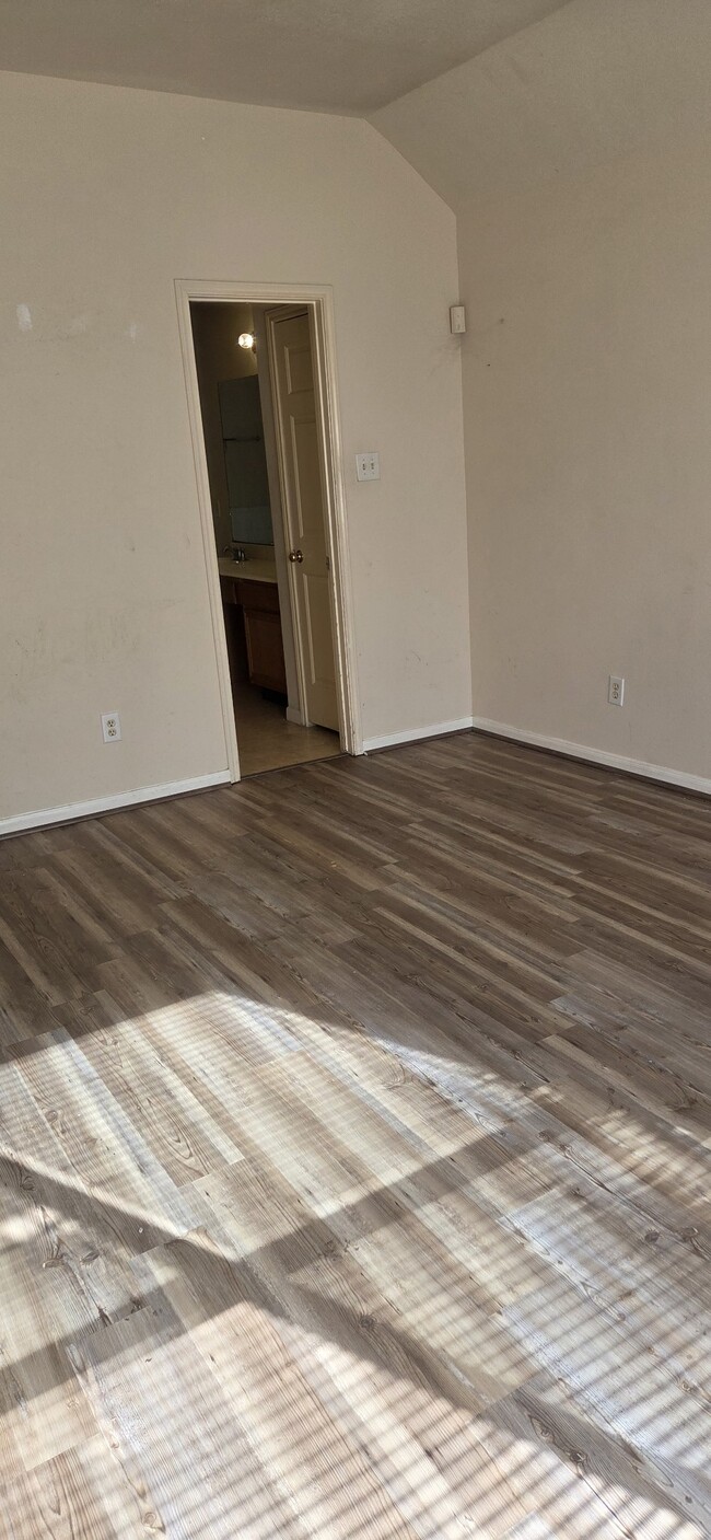 Building Photo - 14127 Magnus Ln