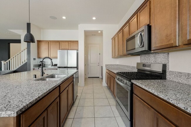 Building Photo - Beautiful 4BR/4BA home in the gated Copper View community. Features spacious living areas, mounta...