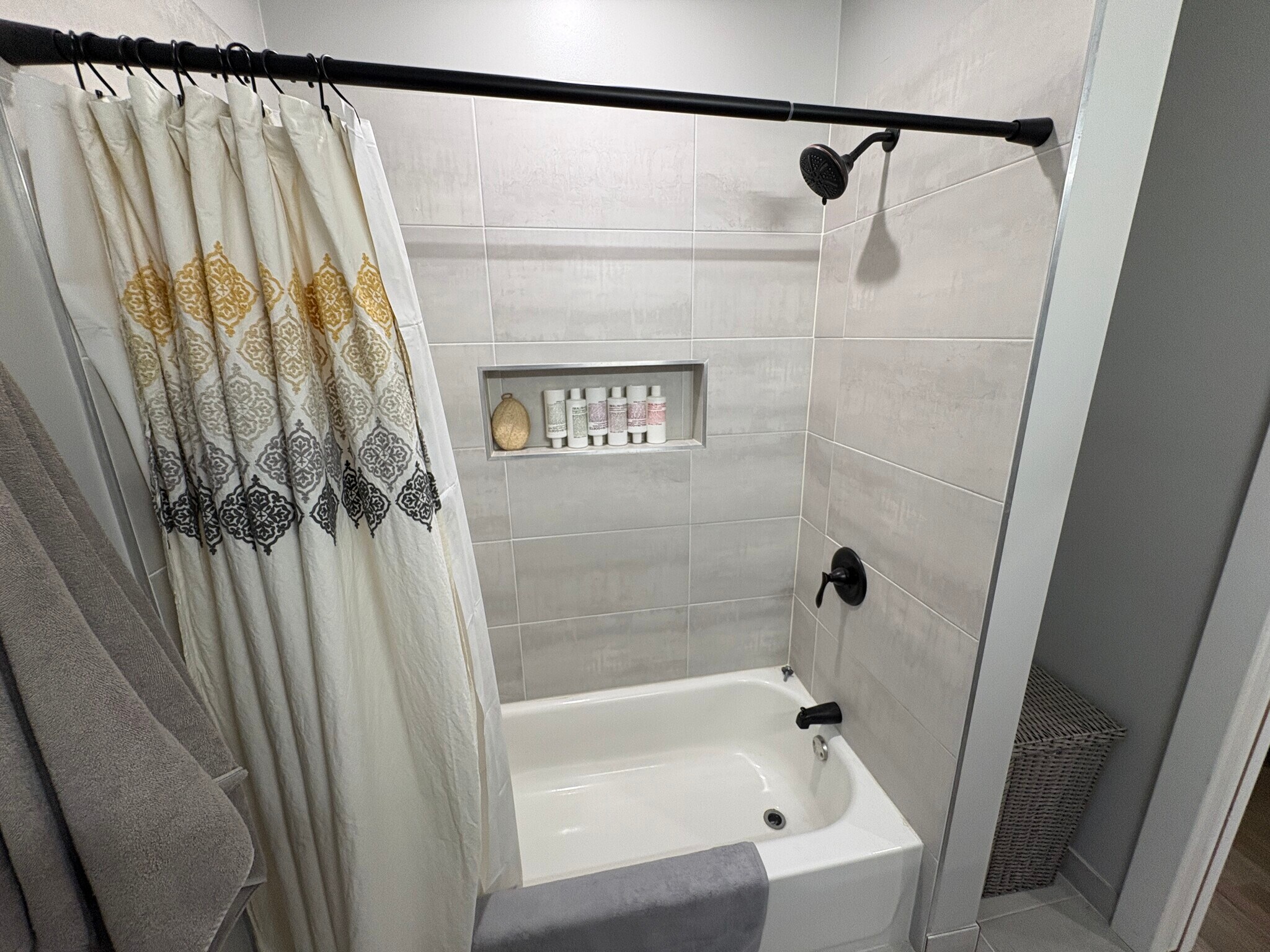 Building Photo - 1933 W Ohio St