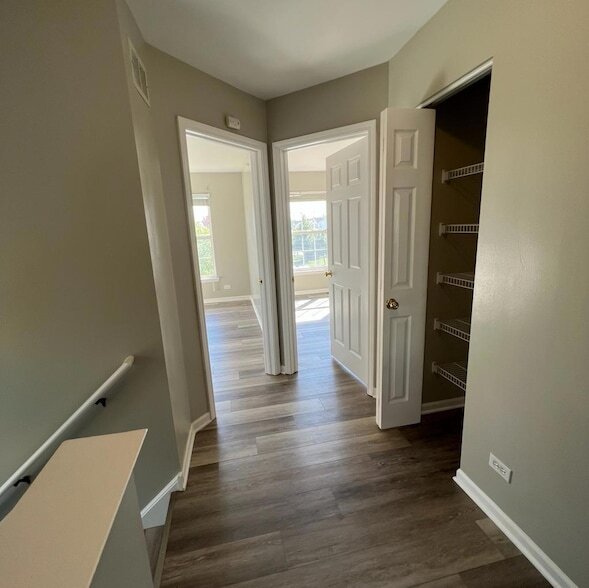 Building Photo - 1169 Shorewood Ct