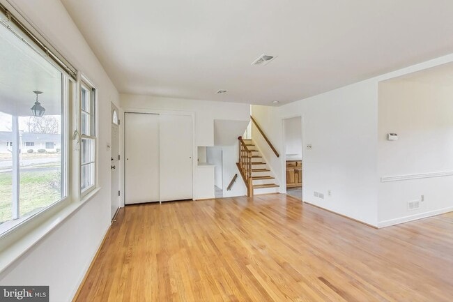 Building Photo - 1208 Pinewood Dr