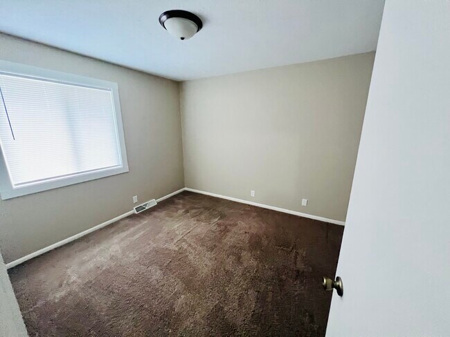 Building Photo - 5035 S 163rd Ave