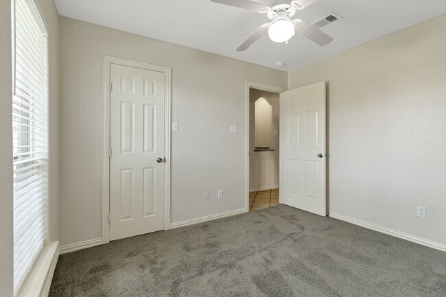 Building Photo - 17131 Quail Park Dr