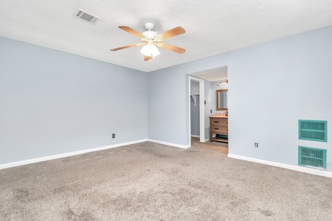 Building Photo - 13627 Greenridge Dr