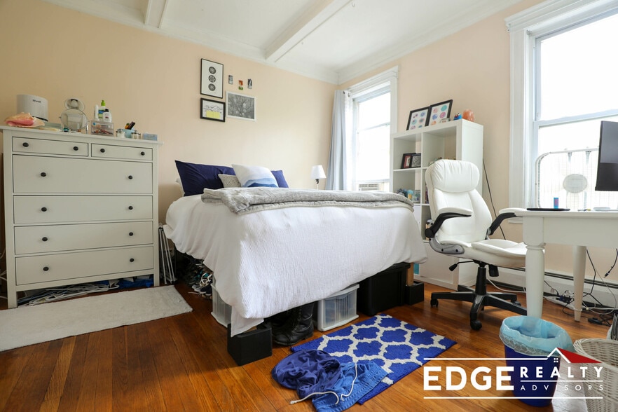 Building Photo - 1742 Commonwealth Ave