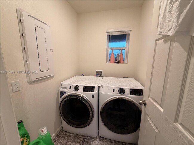 Building Photo - 12422 Rimini Wy