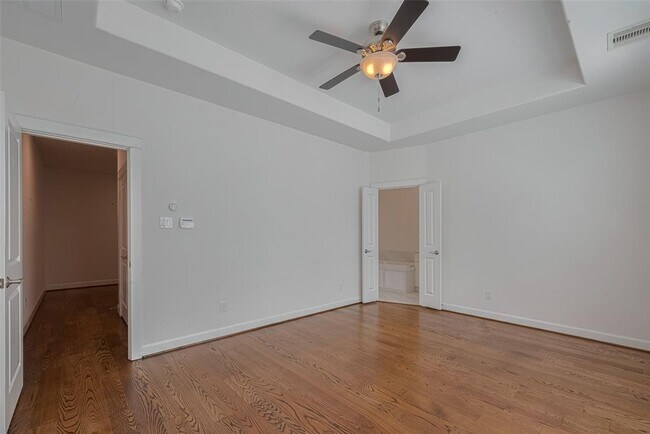 Building Photo - 854 W 20th St