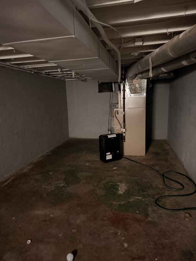 Building Photo - 105 Caroline St