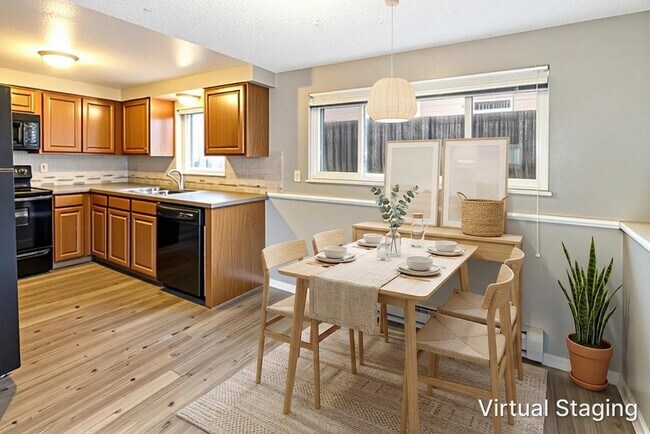 Building Photo - 602 Cherry St