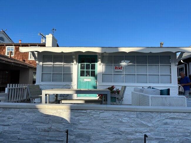Building Photo - 316 Apolena Ave