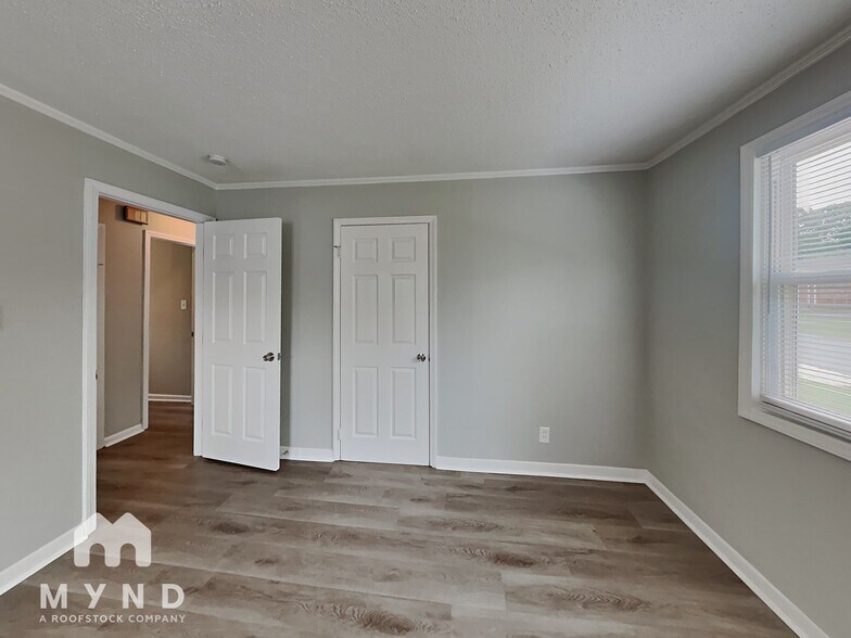 Building Photo - 3026 Bellaire Dr