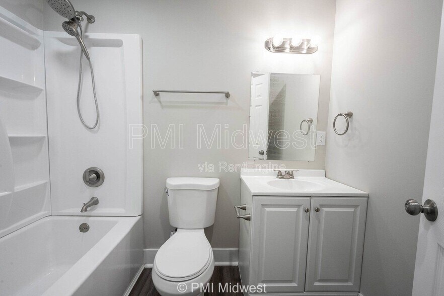 Building Photo - 2060 N Delaware St