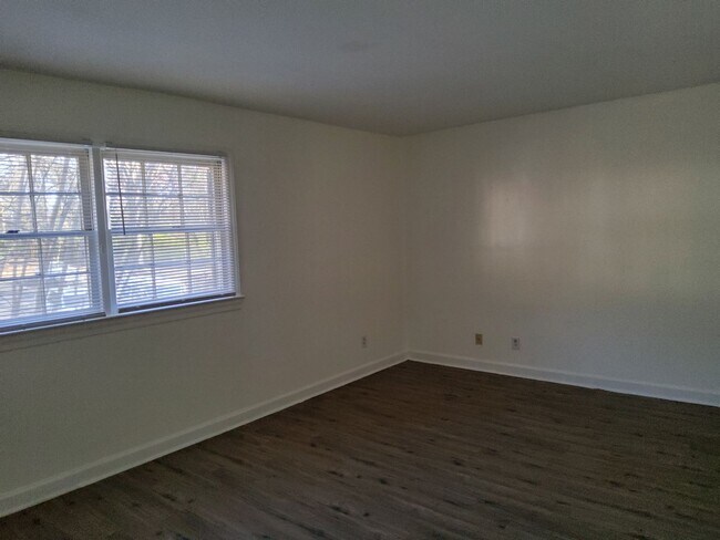 Building Photo - 2841 Tully Square