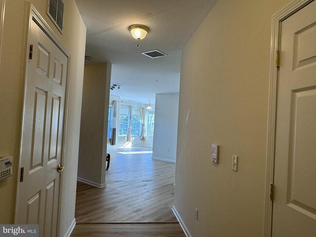 Building Photo - 821 Timberlake Dr