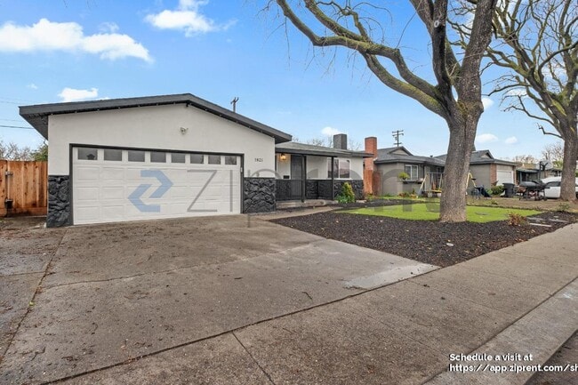 Building Photo - 1821 Debonaire Dr