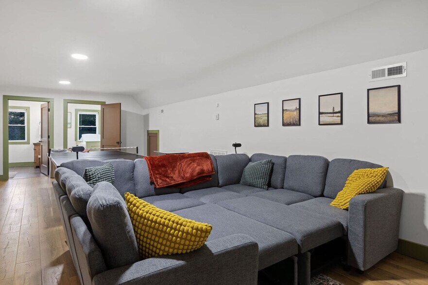 Building Photo - 250 Mt Della Rd