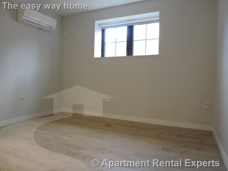 Building Photo - 10 Soden St