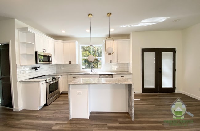 Building Photo - 228 Maco Terrace