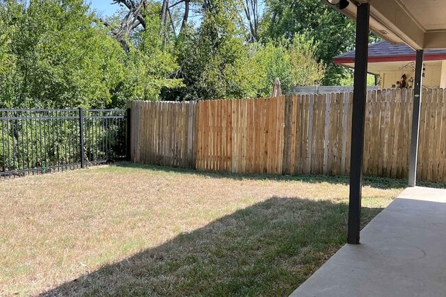 Building Photo - 2221 Jasmine Path