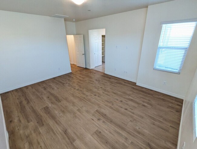 Building Photo - 1310 Ossa St