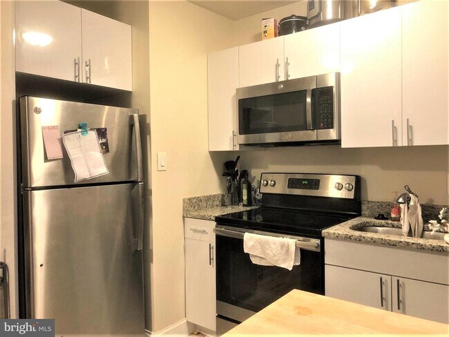 Building Photo - 1631 6th St NW