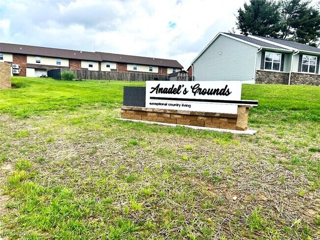 Building Photo - 201 Burton Dr