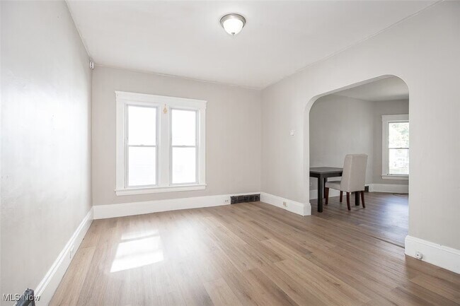 Building Photo - 844 E 154th St