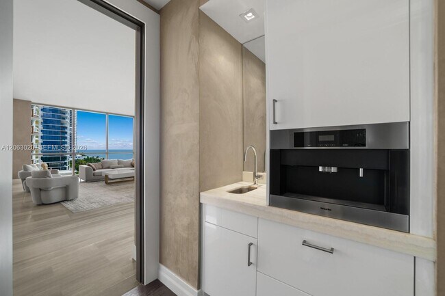Building Photo - 17749 Collins Ave