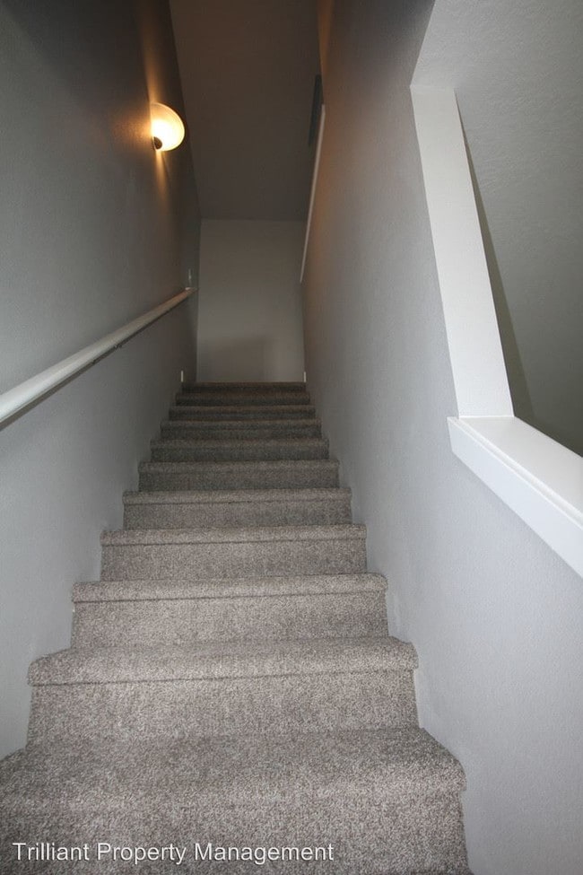 Building Photo - 1520-1580 Gabriela Ct NE