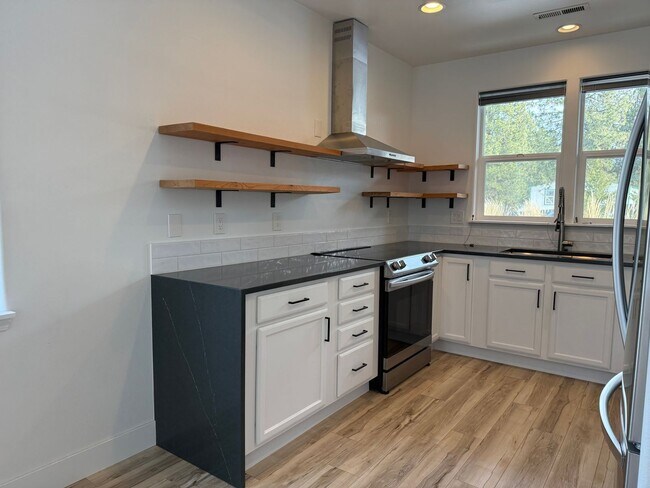 Building Photo - Beautifully Updated 3 Bed/2 Bath Home - Lodgepole Drive