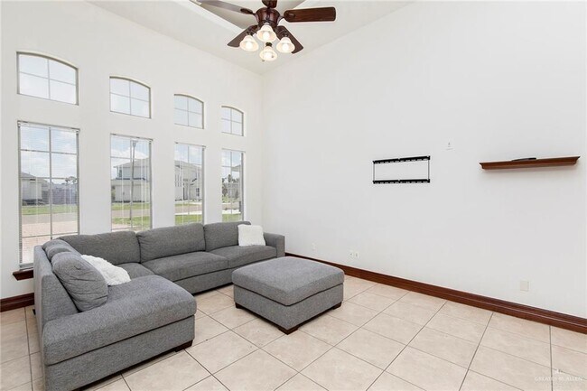 Building Photo - 1213 Rhett Dr