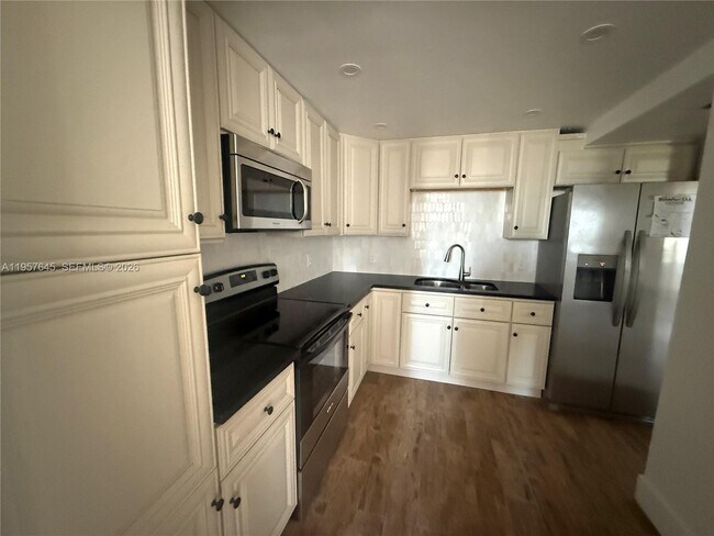 Building Photo - 2025 NE 164th St