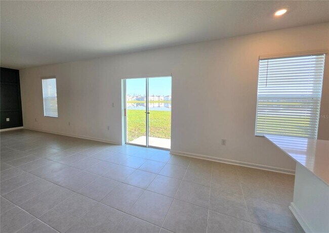 Building Photo - 5126 Magnolia Palm Dr