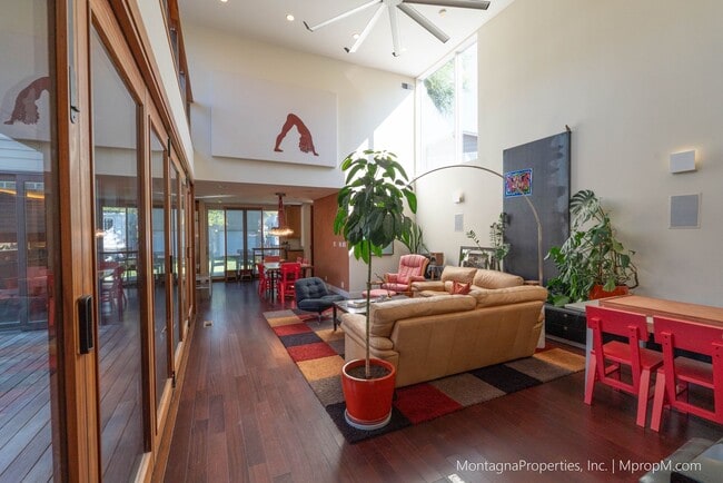 Building Photo - Custom Silicon Valley Modern Dream Home Av...