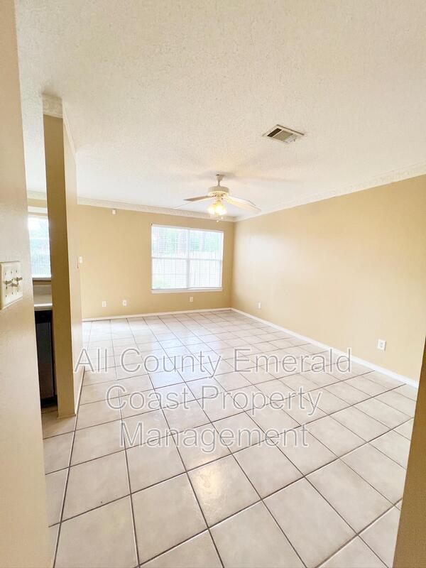 Building Photo - 34 Harbeson Ave NE