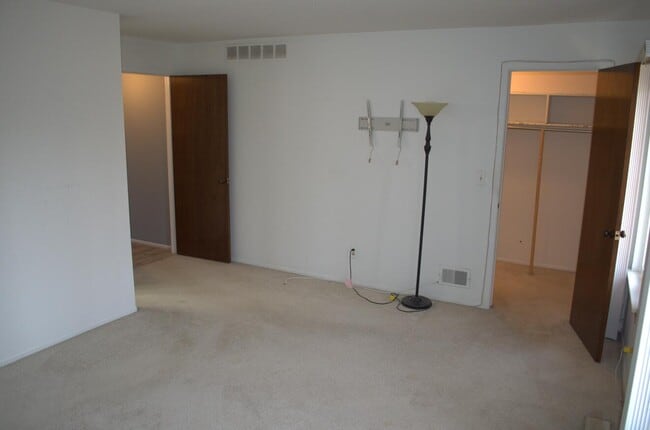 Building Photo - 30831 Hunters Dr