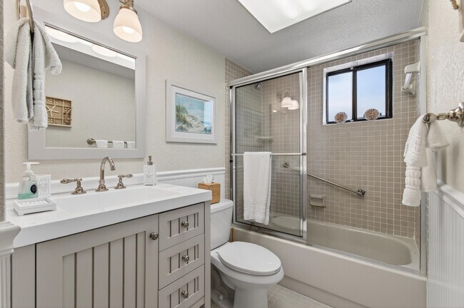 Building Photo - 5250 Las Verdes Cir