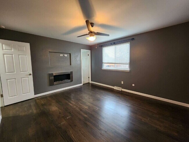 Building Photo - Spacious 5 Bed Home with Finished Basement, Multiple Living Areas & Private Backyard