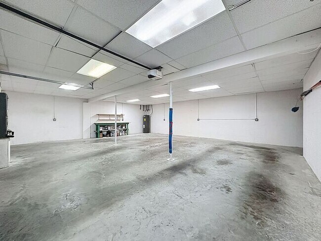 Building Photo - Exquisite Lake County Home with Lake Harris Views