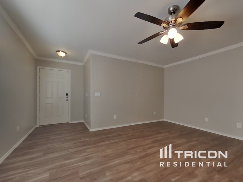 Building Photo - 22792 W Gardenia Dr