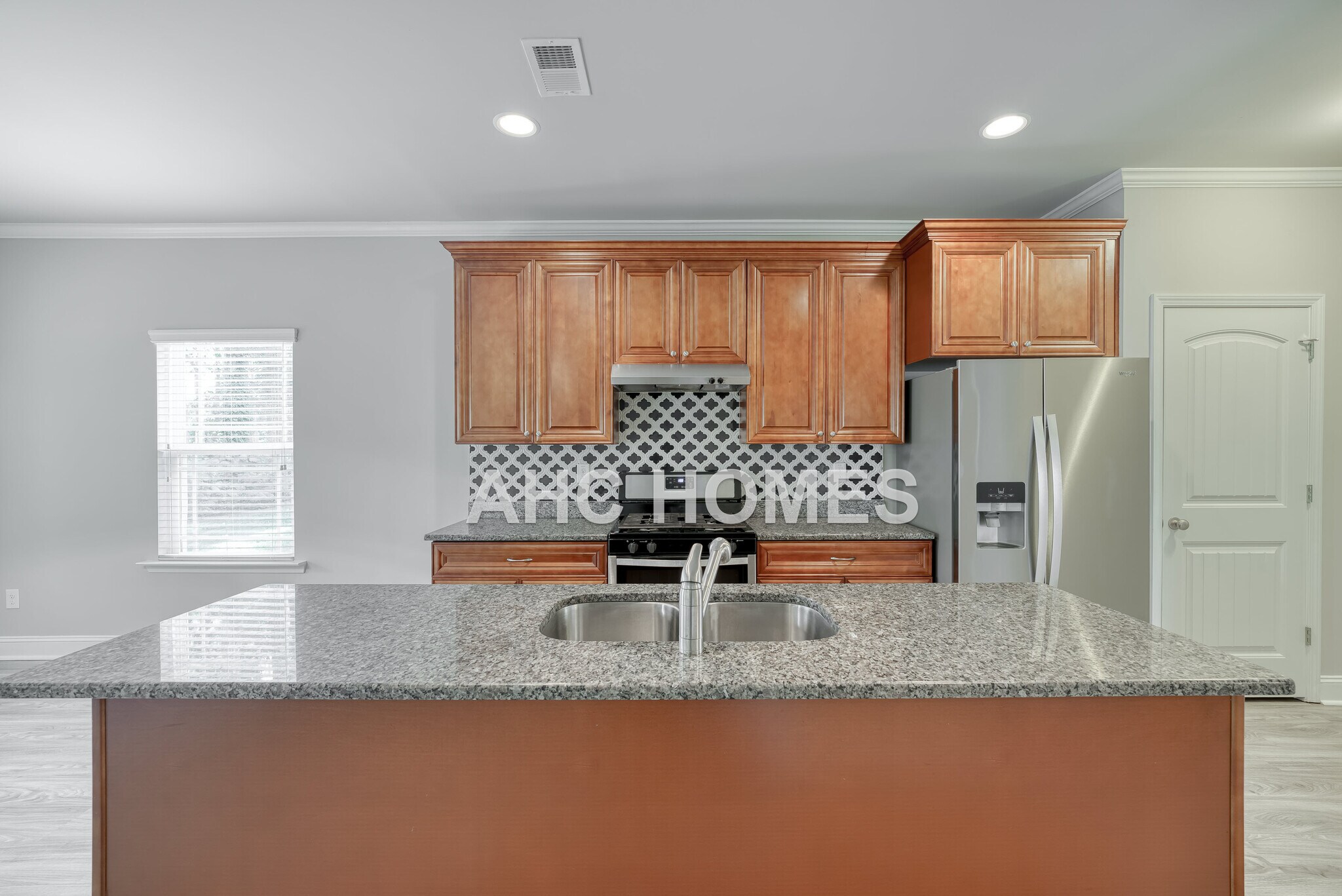 Building Photo - 2297 Shady Dr