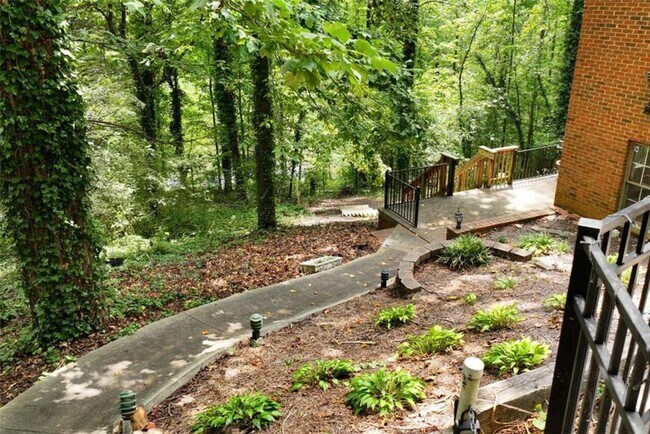 Building Photo - 3978 Pineshore Cir