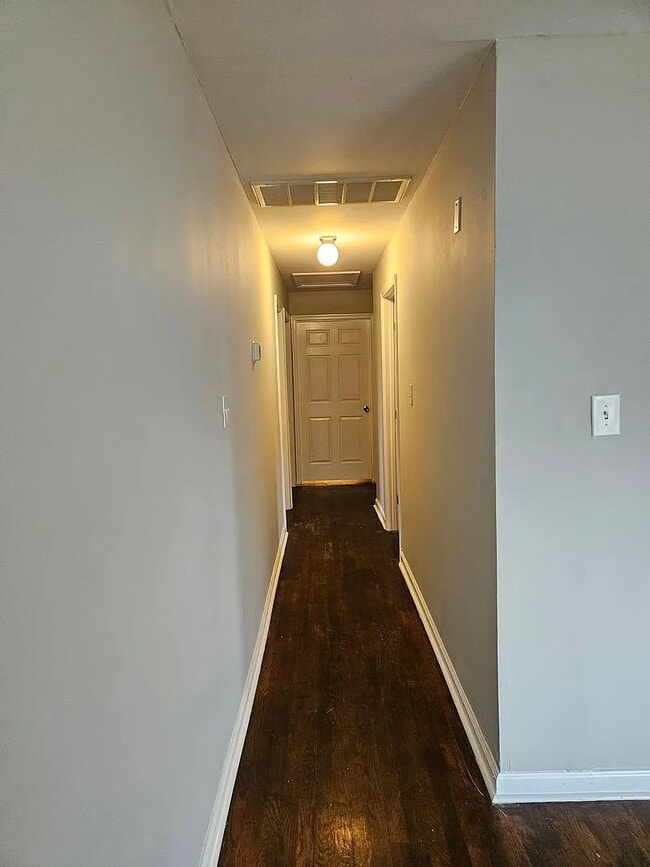 Building Photo - 1343 Hinton St