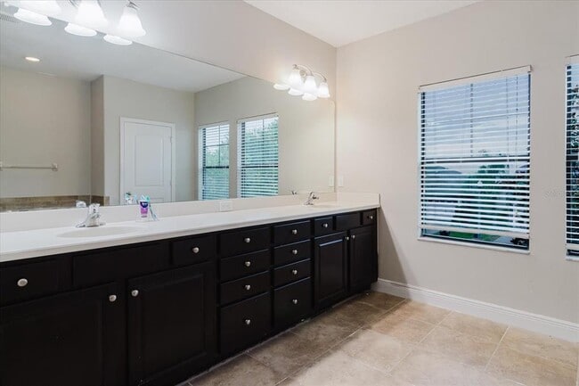 Building Photo - 1389 Heritage Landings Dr