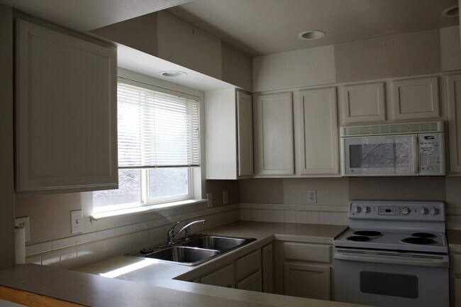 Building Photo - 950 52nd Ave Ct