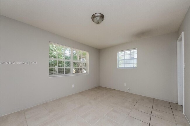 Building Photo - 2220 NW 44th Ave